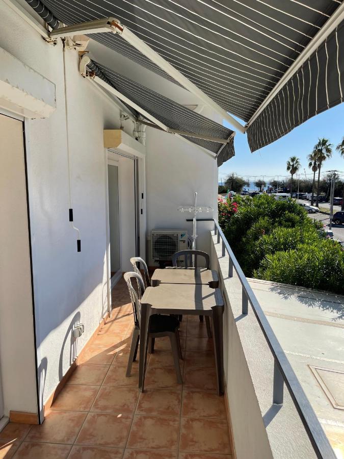 Residence San Paolisa Hyeres Bagian luar foto